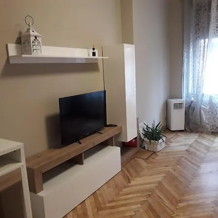 Mono-bijoux Albergian, Ideale X2 Appartement *